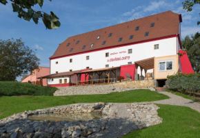  Krčma Hotel U Císařské Cesty  Бранишовице